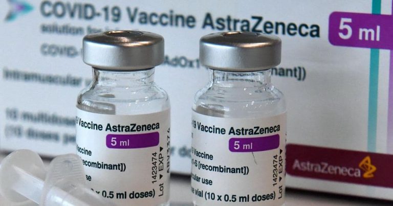 AstraZeneca thừa nhận vaccine COVID-19 có thể gây tác dụng phụ hiếm gặp dẫn đến cục máu đông