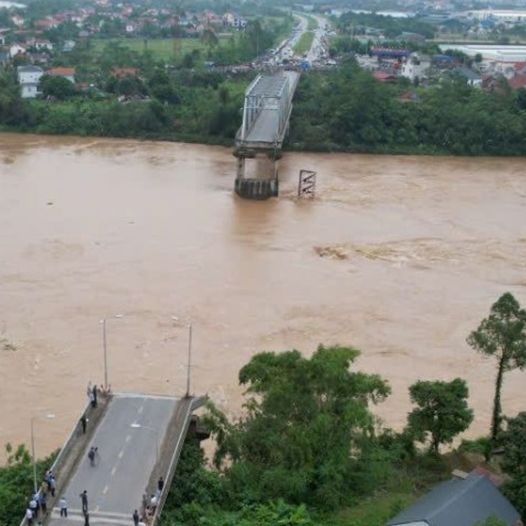 Cầu Phong Châu xin mãi vẫn không được xây mới, lần tu sửa gần nhất là tháng 3/2023: Danh tính các nhà thầu từng sửa chữa khiến nhiều người xôn xao