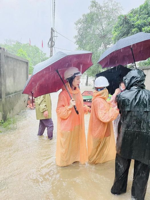 CHECK VAR: Thủy Tiên – Công Vinh ủng hộ bao nhiêu tiền trong mùa lũ năm nay? Đúng là “cô tiên” giữa đời thực