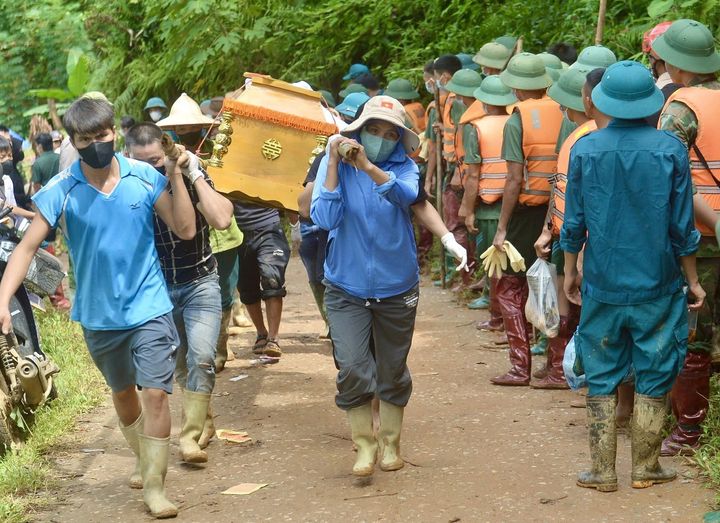 Nỗi đau tại Làng Nủ vẫn chưa dừng lại: Tìm thấy thêm 1 cháu bé…