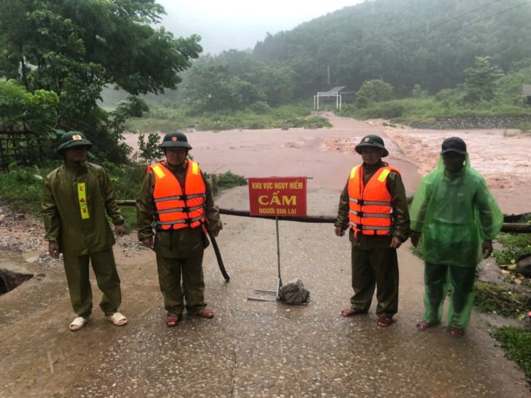 Khẩn: Bão số 4 chỉ còn cách Đà Nẵng 173km; Nhiều tỉnh thành cho học sinh nghỉ học