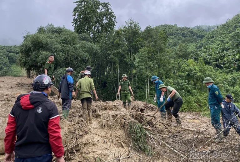 TH/Ả/M KH/ỐC: Hàng chục th/ith/e được tìm thấy dưới lớp bùn lầy tại Thôn Nủ – Lào Cai, tất cả đều… Vẫn còn hơn 100 người nữa đang được tìm kiếm