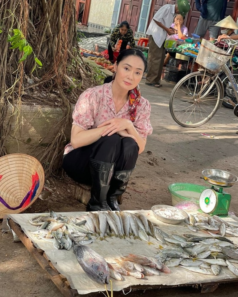 Hôm nay tôi thực sự hiểu câu nói “ không phải cứ không còn nữa mới là đánh mất”. 10 năm hôn nhân và 3 năm yêu nhau là 13 năm bên nhau, gia đình chúng tôi trước ánh mắt của thiên hạ là một gia đình kiểu mẫu. Chính tôi cũng vẫn luôn tự hào rằng tôi có một gia đình hạnh phúc và tôi nghĩ rằng đó là sự thành công lớn nhất của tôi thế mà ….