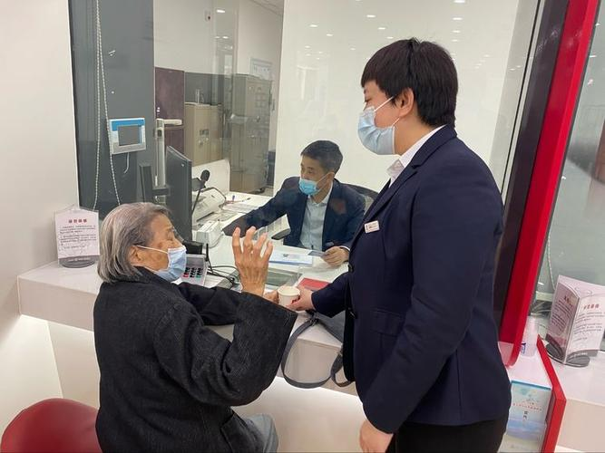 Thay mới thẻ ATM cũ, người phụ nữ phát hiện tài khoản có thêm 1,7 tỷ đồng, ngân hàng khẳng định: Sao kê không tìm thấy người đã chuyển khoản nhầm?