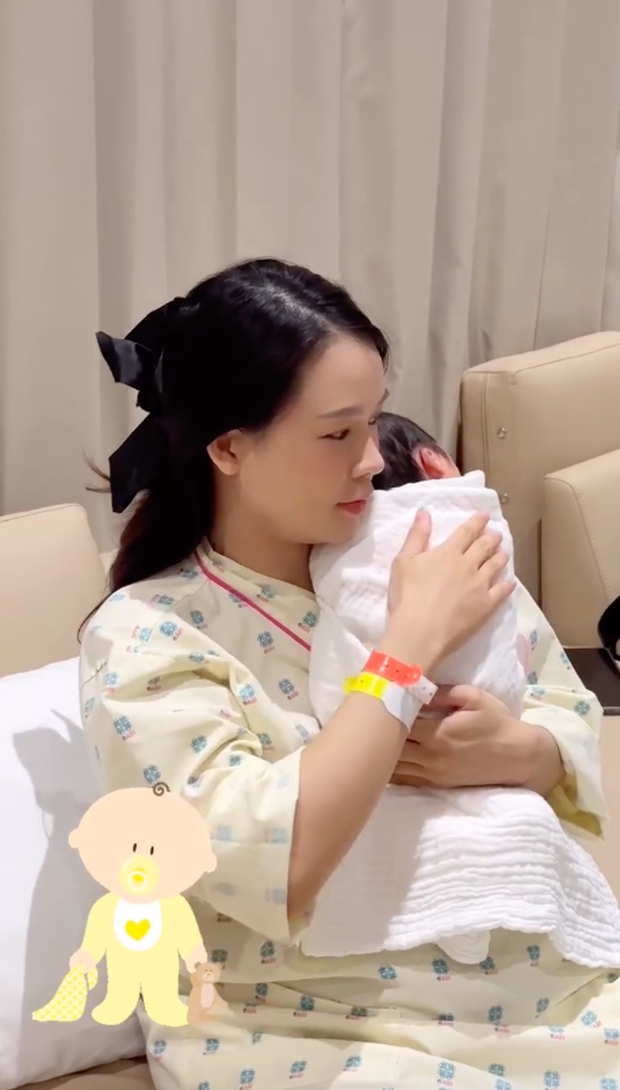 Sam nói 1 câu rõ áp lực khi chăm sóc cặp song sinh, được Lan Ngọc - Huyền Baby làm điều đặc biệt - Ảnh 2.