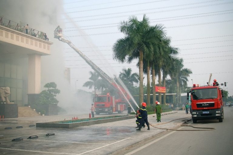 Gọi xe cứu hỏa đến chữa cháy tốn bao nhiêu tiền? Ai phải trả? Câu trả lời thực sự khiến nhiều người hốt hoảng khó tin